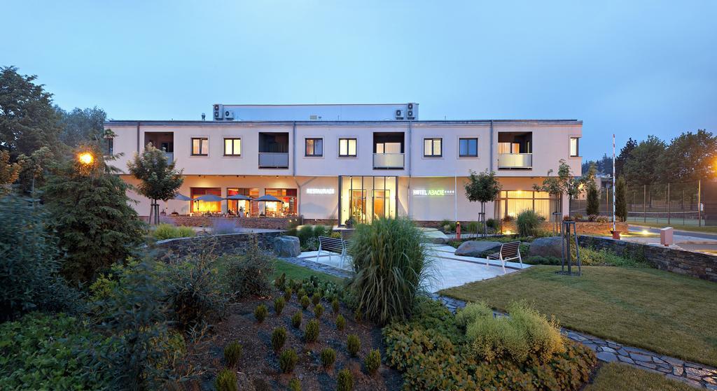 Wellness Hotel Abacie โนวี ยิชีน ภายนอก รูปภาพ