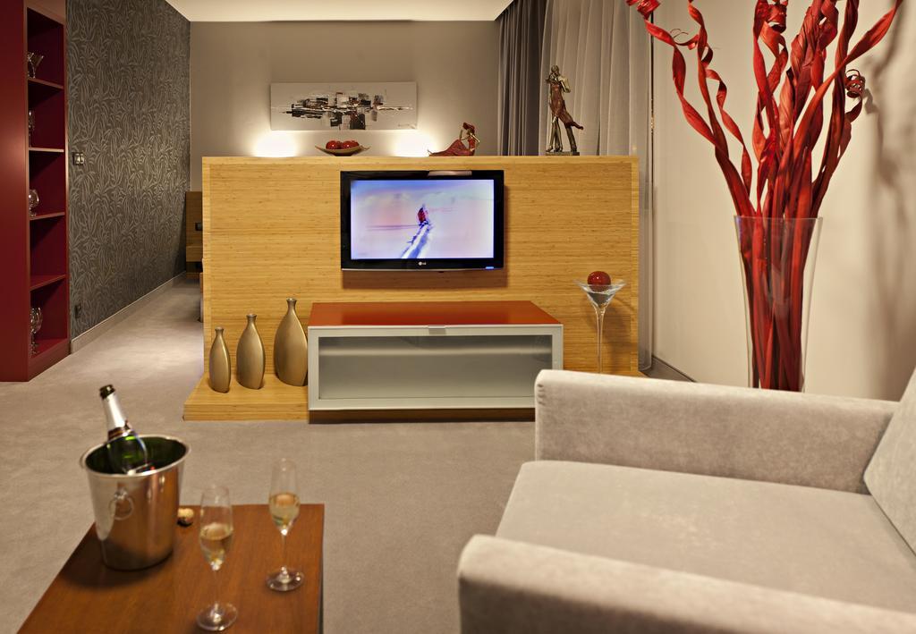 Wellness Hotel Abacie โนวี ยิชีน ภายนอก รูปภาพ
