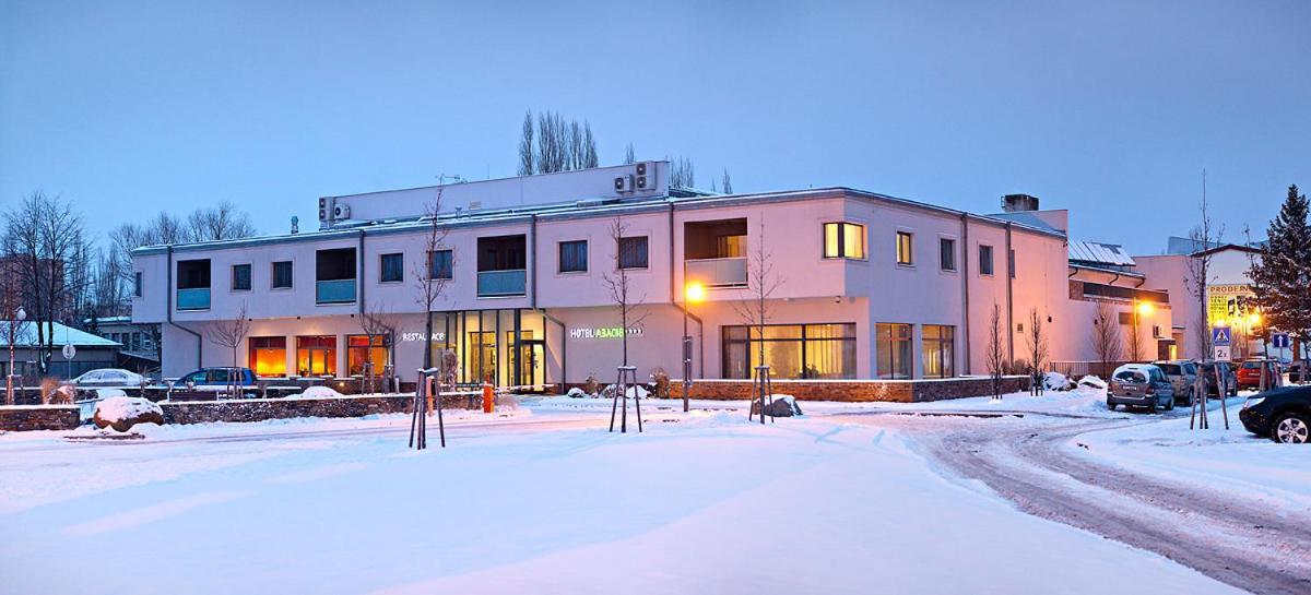 Wellness Hotel Abacie โนวี ยิชีน ภายนอก รูปภาพ